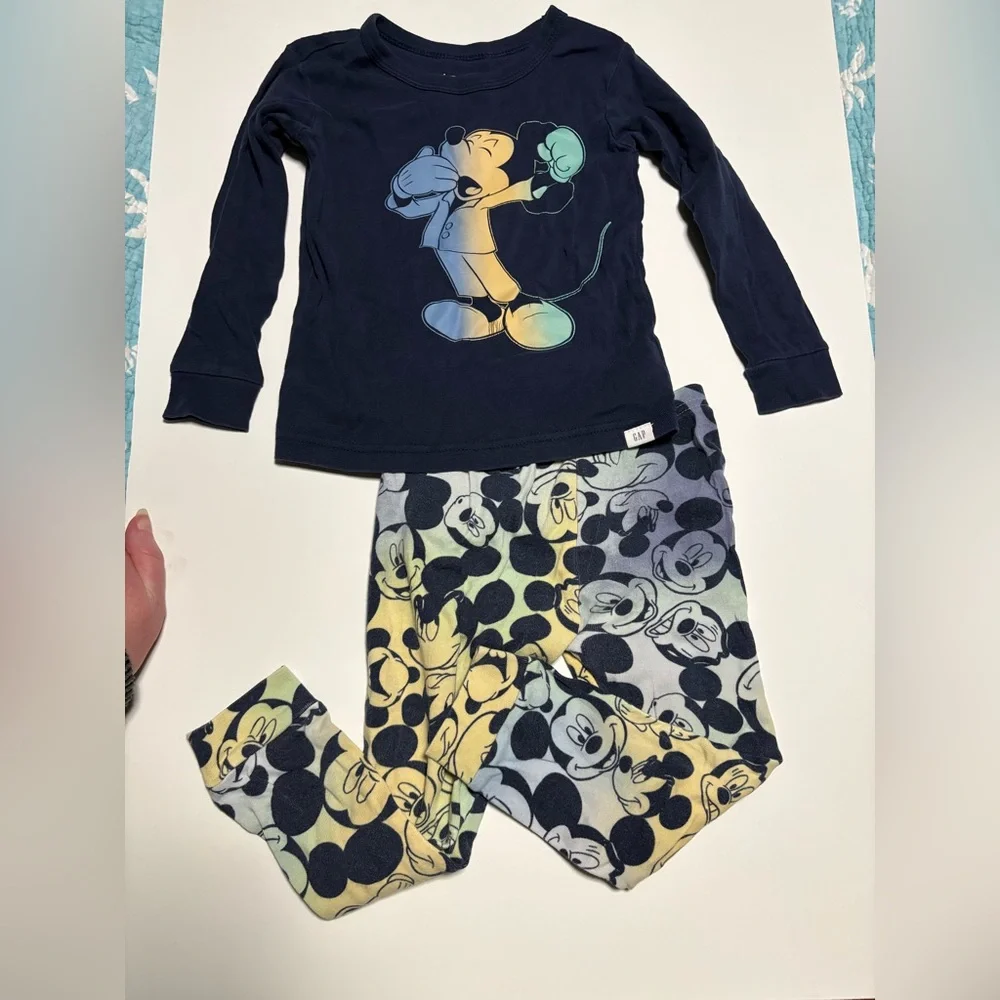 Gap baby Mickey Mouse organic cotton long sleeve pjs 3t
